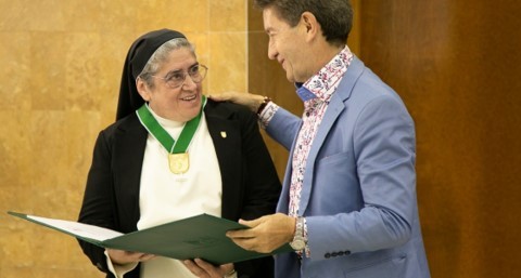 Hermana Olga Lucía Zuluaga recibe el Escudo de Antioquia